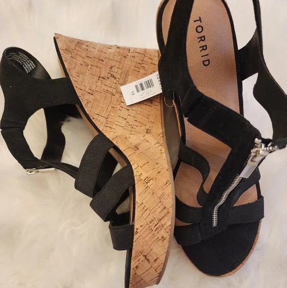 NWT Torrid Black Wedge Platform Sandals - Picture 2 of 7